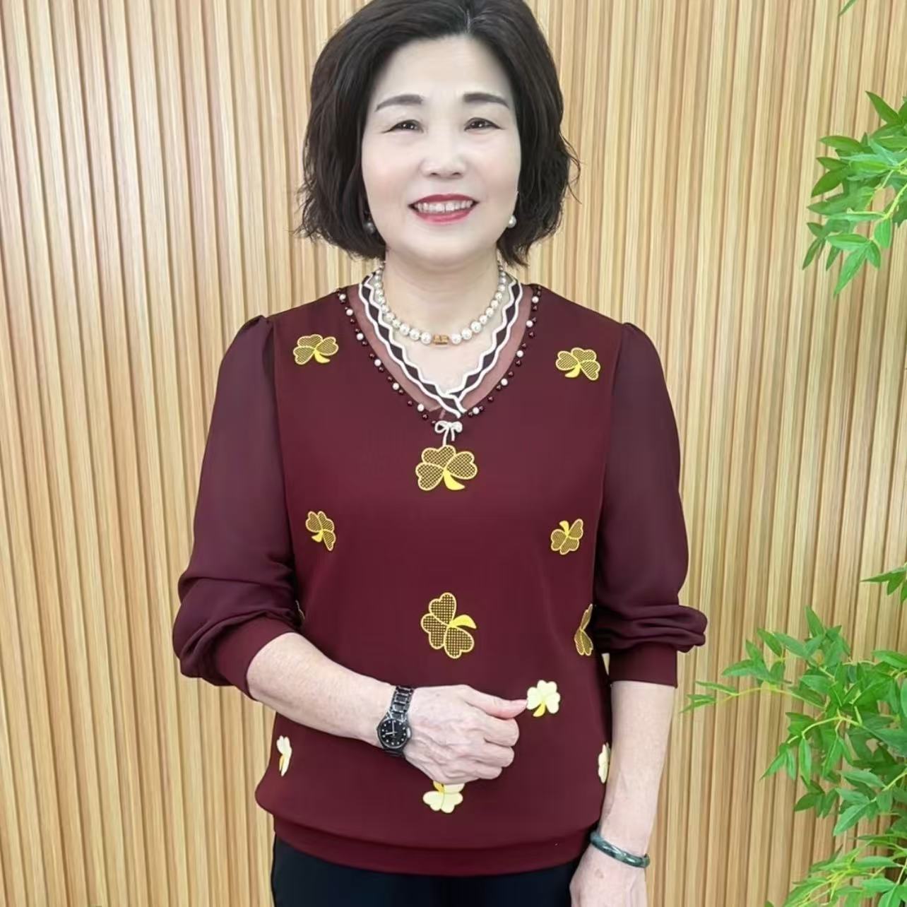 V领钉珠时尚宽松型中老年女装百搭秋季中年英伦风V2931