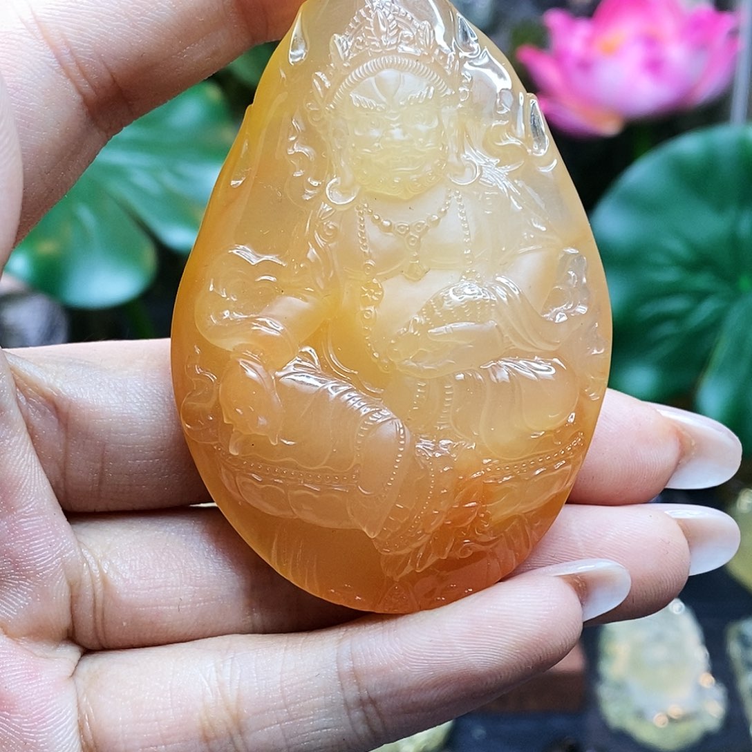 未镶嵌颈饰水晶吊墜