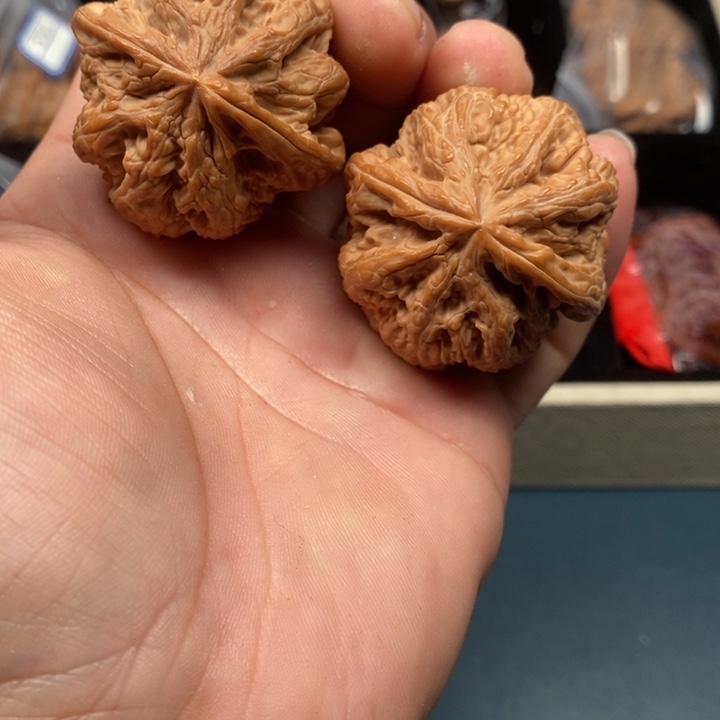 大***洋文玩核桃吊坠粗筋