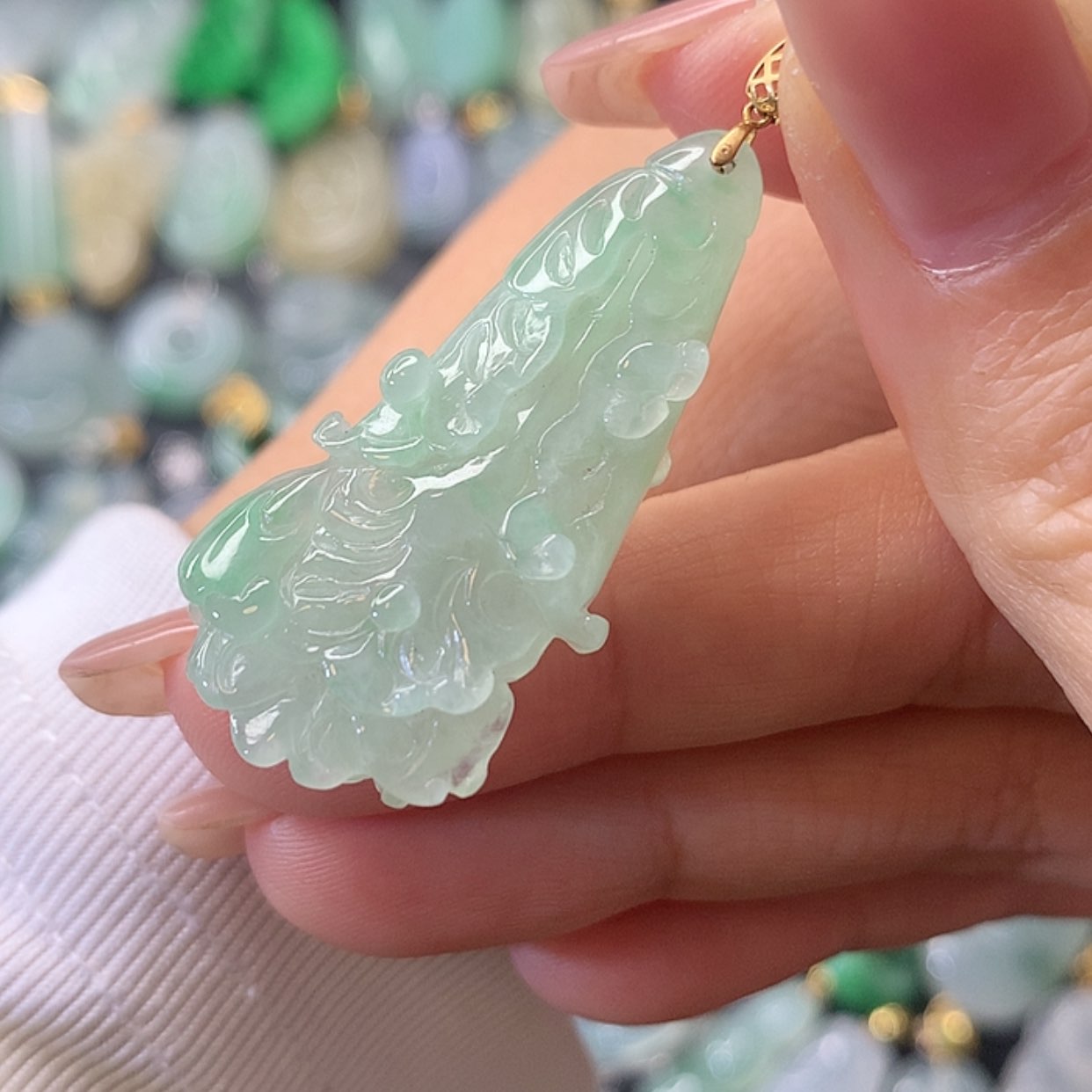 【闪购商品】翡翠吊坠(赠链)18K金镶嵌