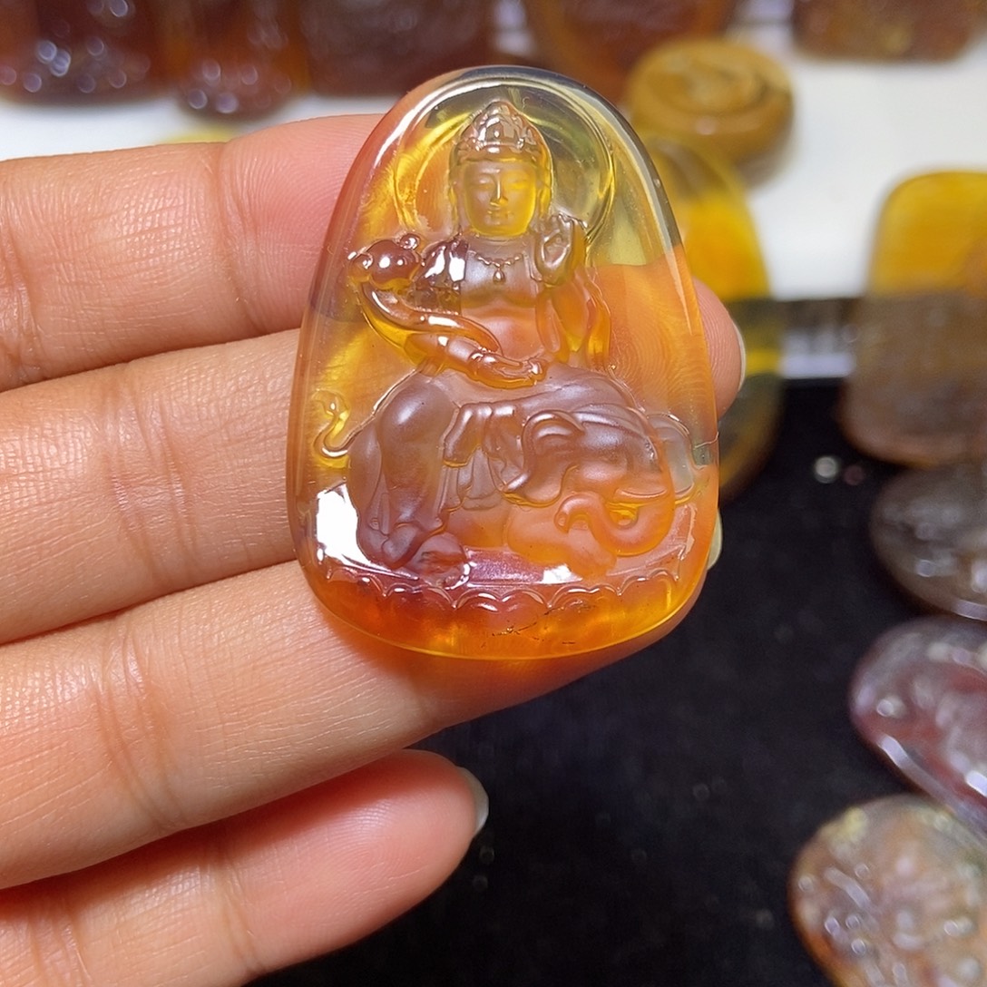 琥珀未镶嵌颈饰缅甸天然琥珀吊坠