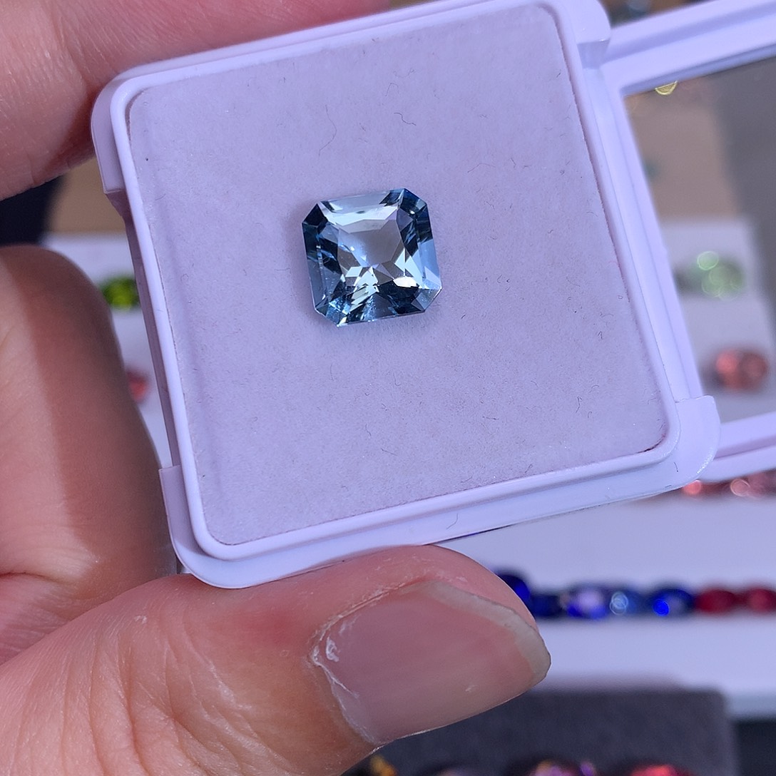 海蓝宝石笔搁未镶嵌3.08ct