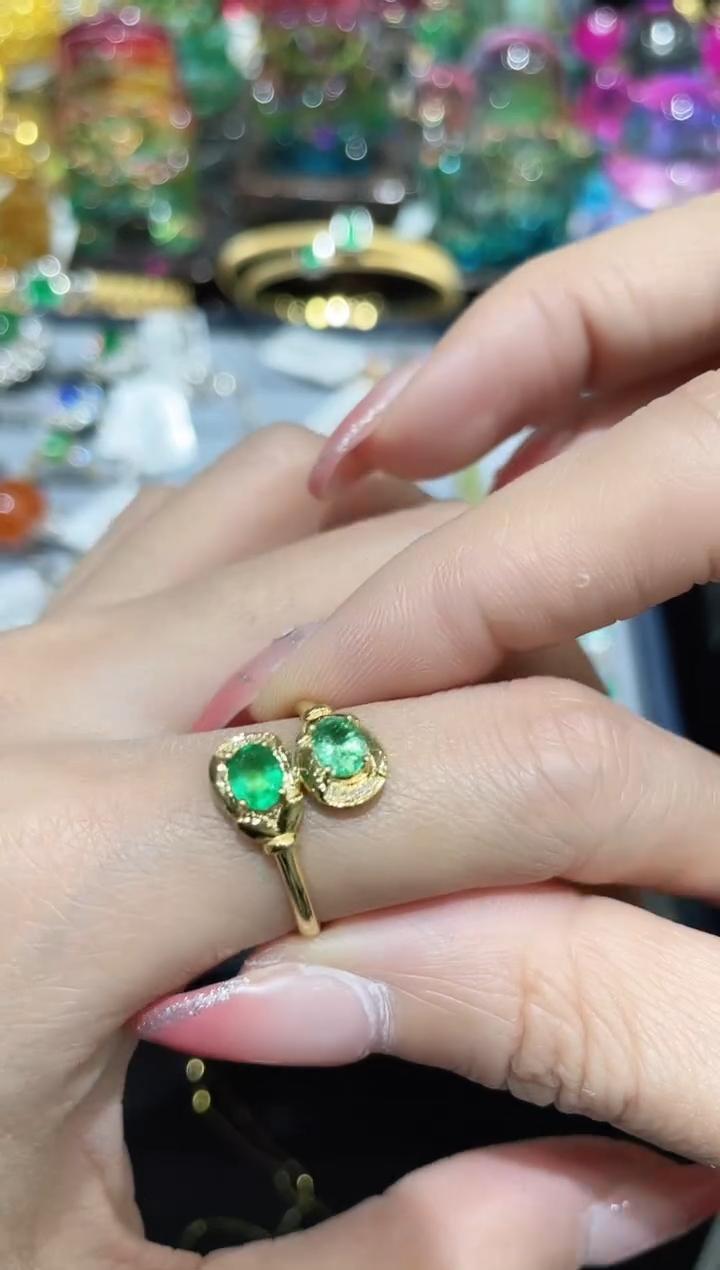 18K金镶嵌天然祖母绿戒指两颗款