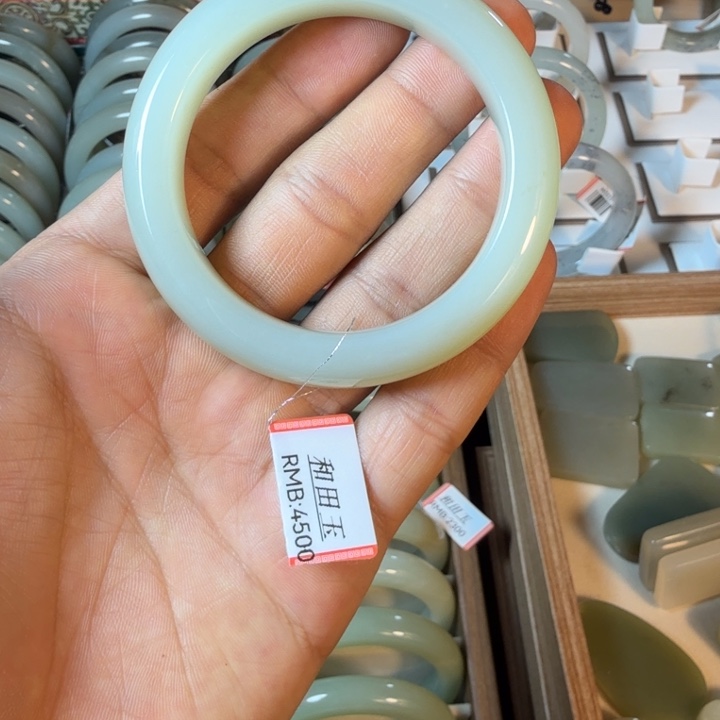 ****梦和田玉（糖玉）未镶嵌手镯