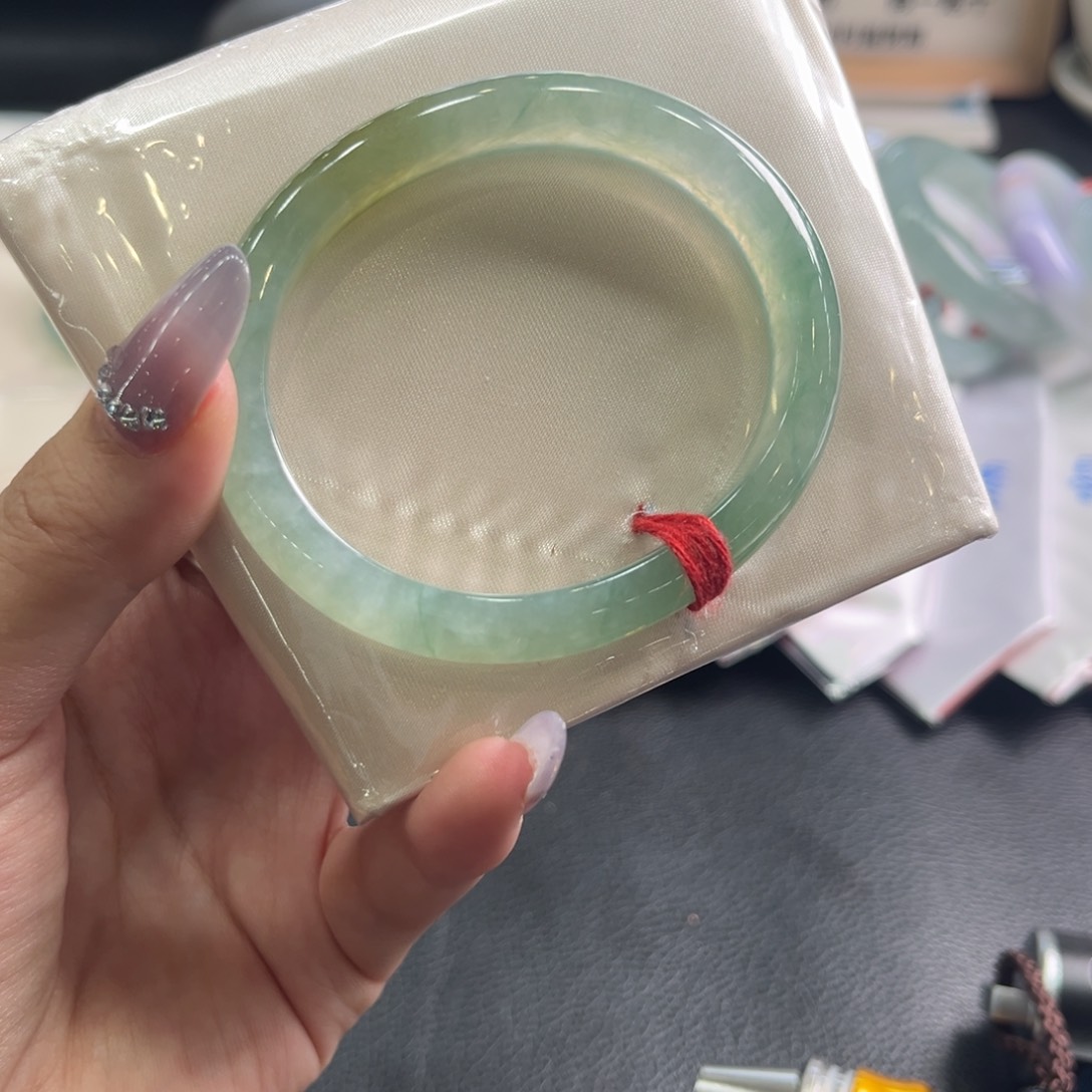 E***n翡翠未镶嵌手镯57贵妃力推