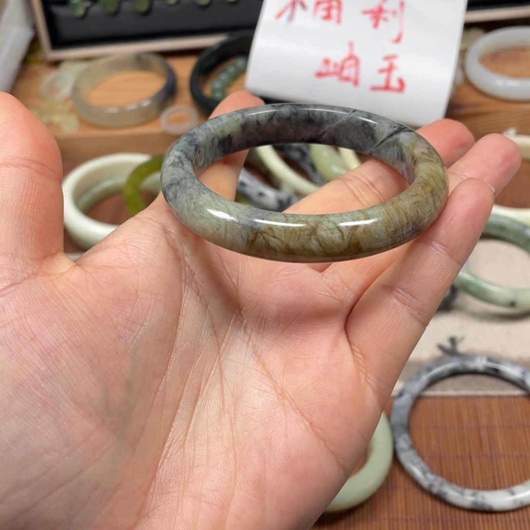 蛇纹石玉手镯未镶嵌56.5