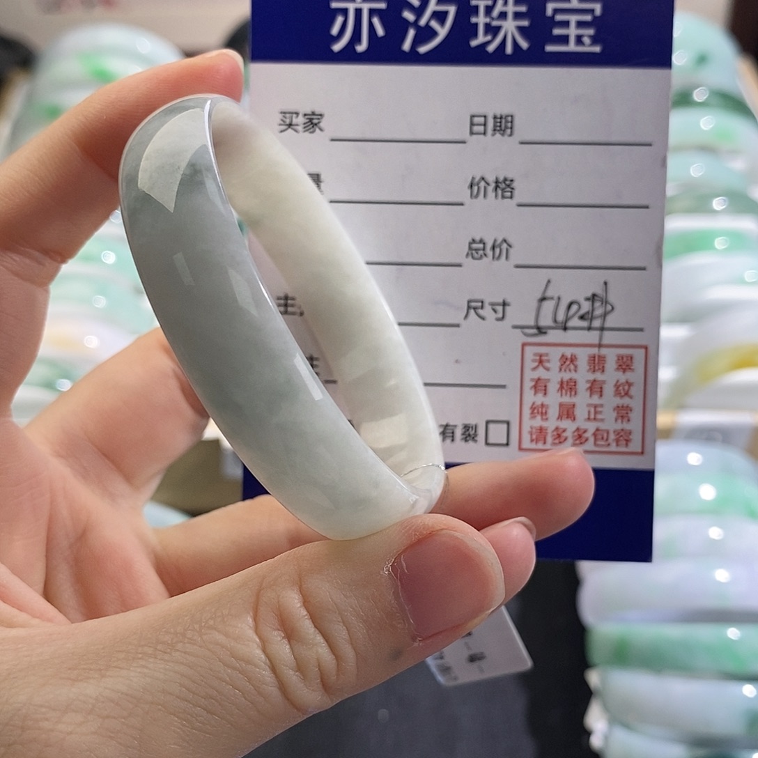 翡翠未镶嵌手链盼盼