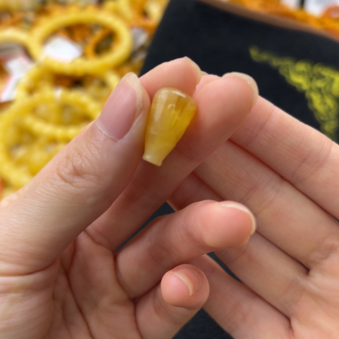 琥珀珠宝奇石未镶嵌