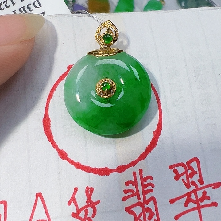 翡翠挂件18K金镶嵌翡翠