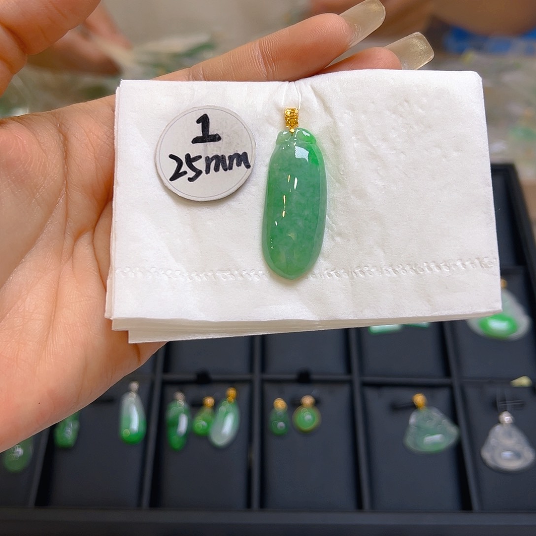 翡翠颈饰18K金镶嵌翡翠