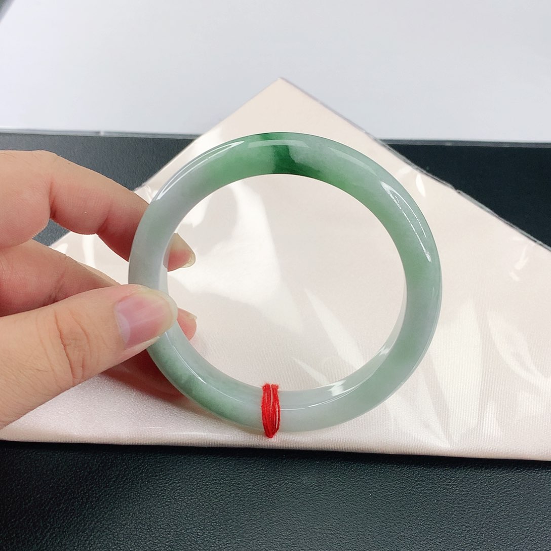 翡翠手镯未镶嵌翡翠051