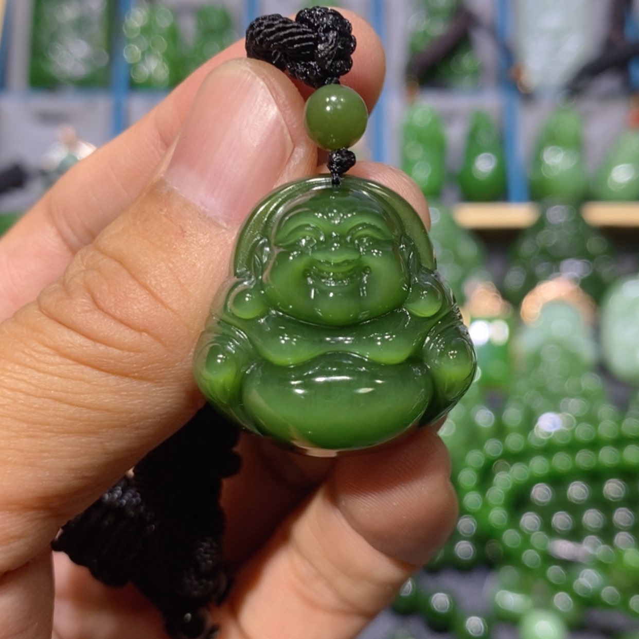 【闪购商品】和田玉吊坠(不含链)未镶嵌辣绿微猫眼佛公 27/11.8