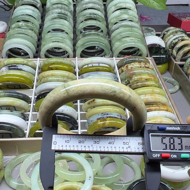 蛇纹石玉未镶嵌手镯6