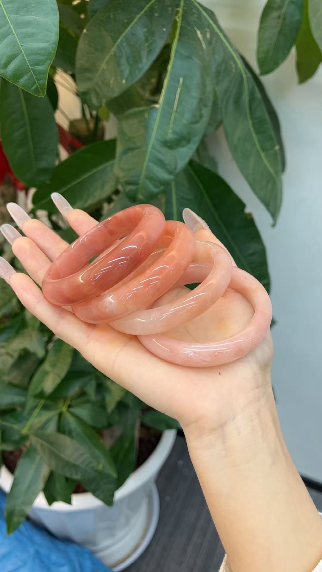 天然红丝玉龙纹桃花酿玉饰多样款式招桃花时尚单品（多样性发其一）