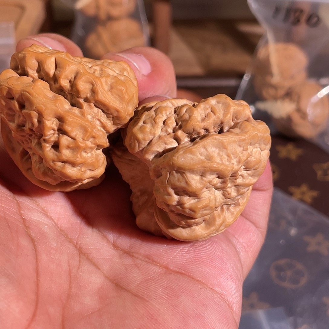 ─***⌵文玩核桃把件1076