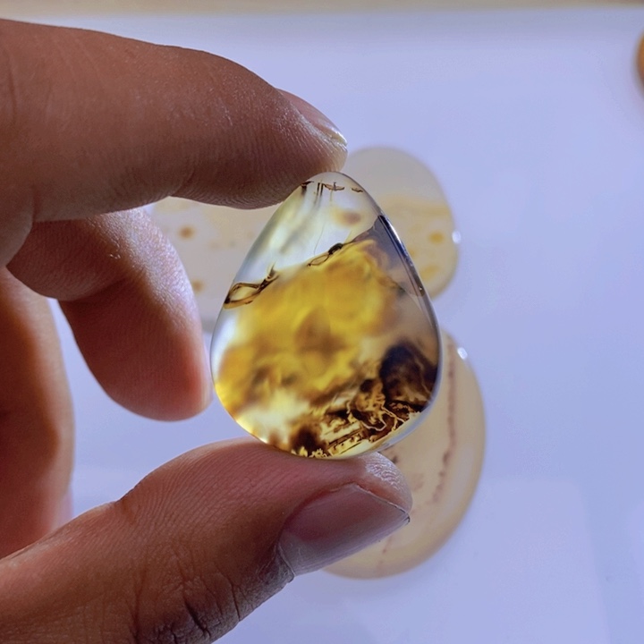 玛瑙/玉髓颈饰未镶嵌丫**?