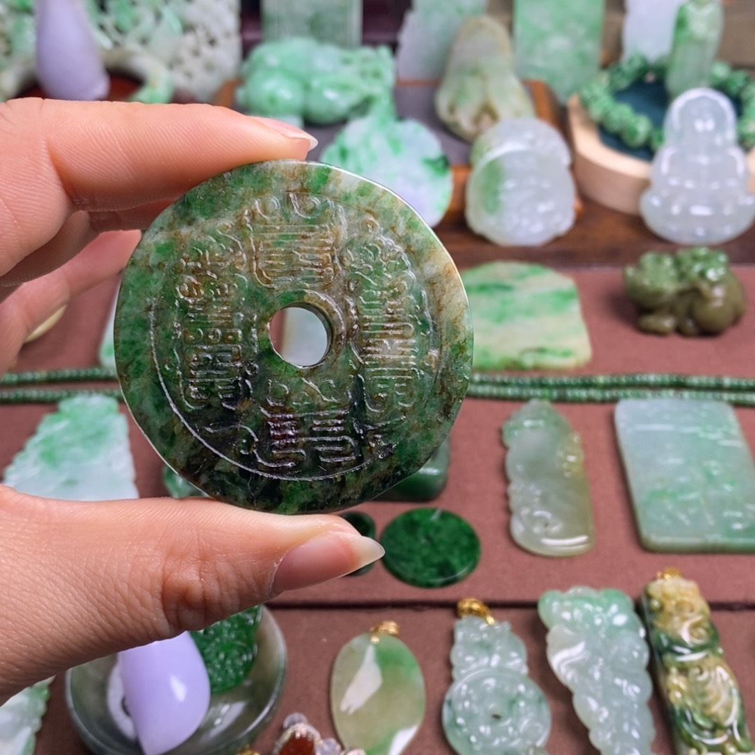 犀***哥翡翠未镶嵌颈饰11111111111111111111111