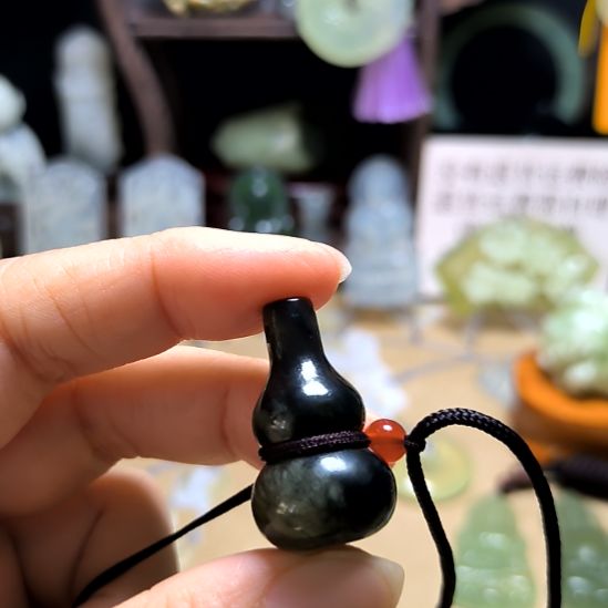 春***山蛇纹石玉未镶嵌颈饰