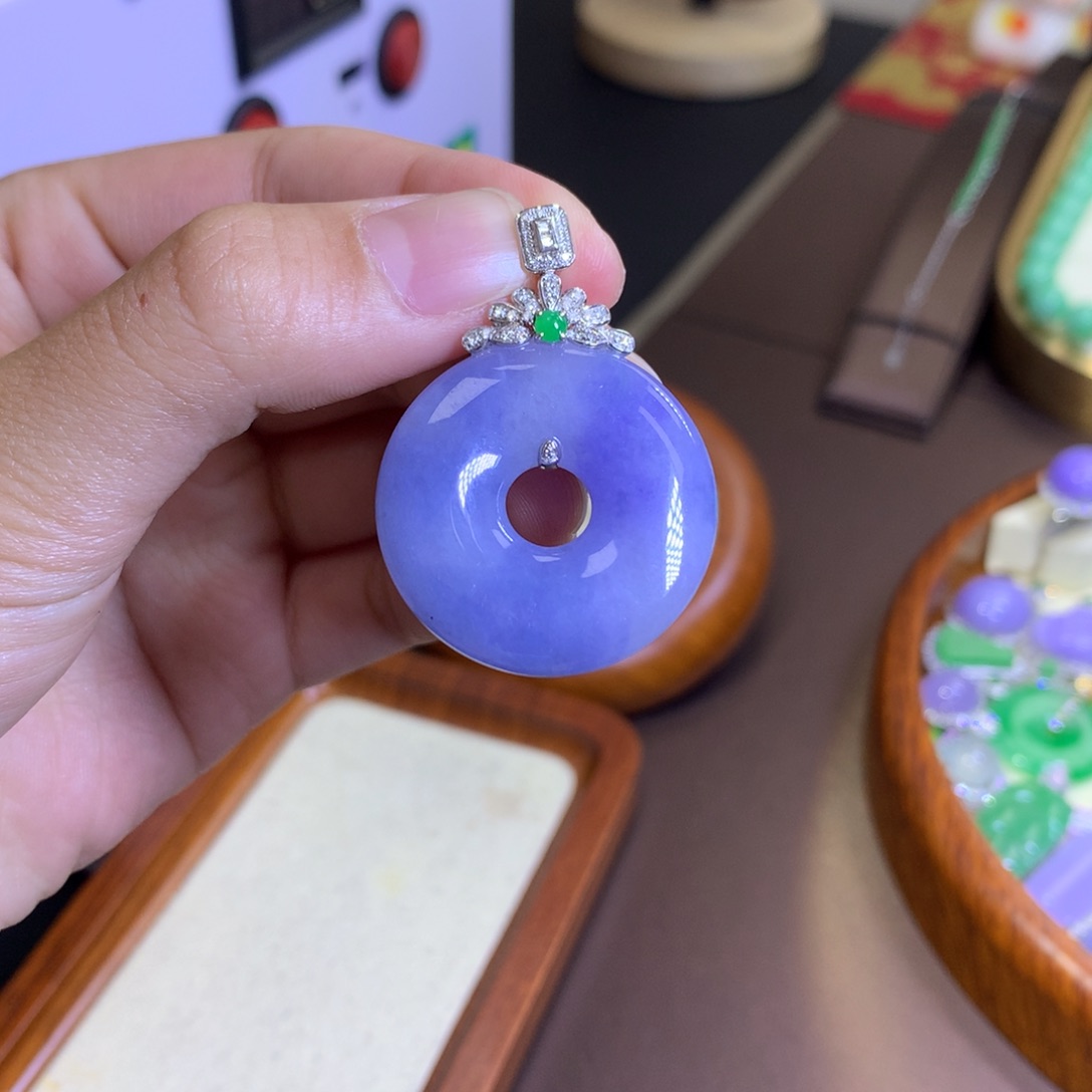 翡翠18K金镶嵌颈饰翡翠