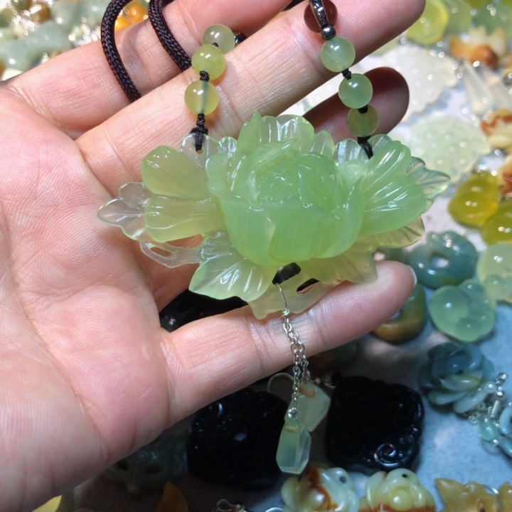 【闪购商品】蛇纹石玉未镶嵌挂件