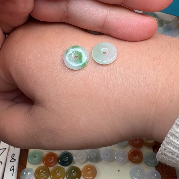 翡翠颈饰未镶嵌小*瑾