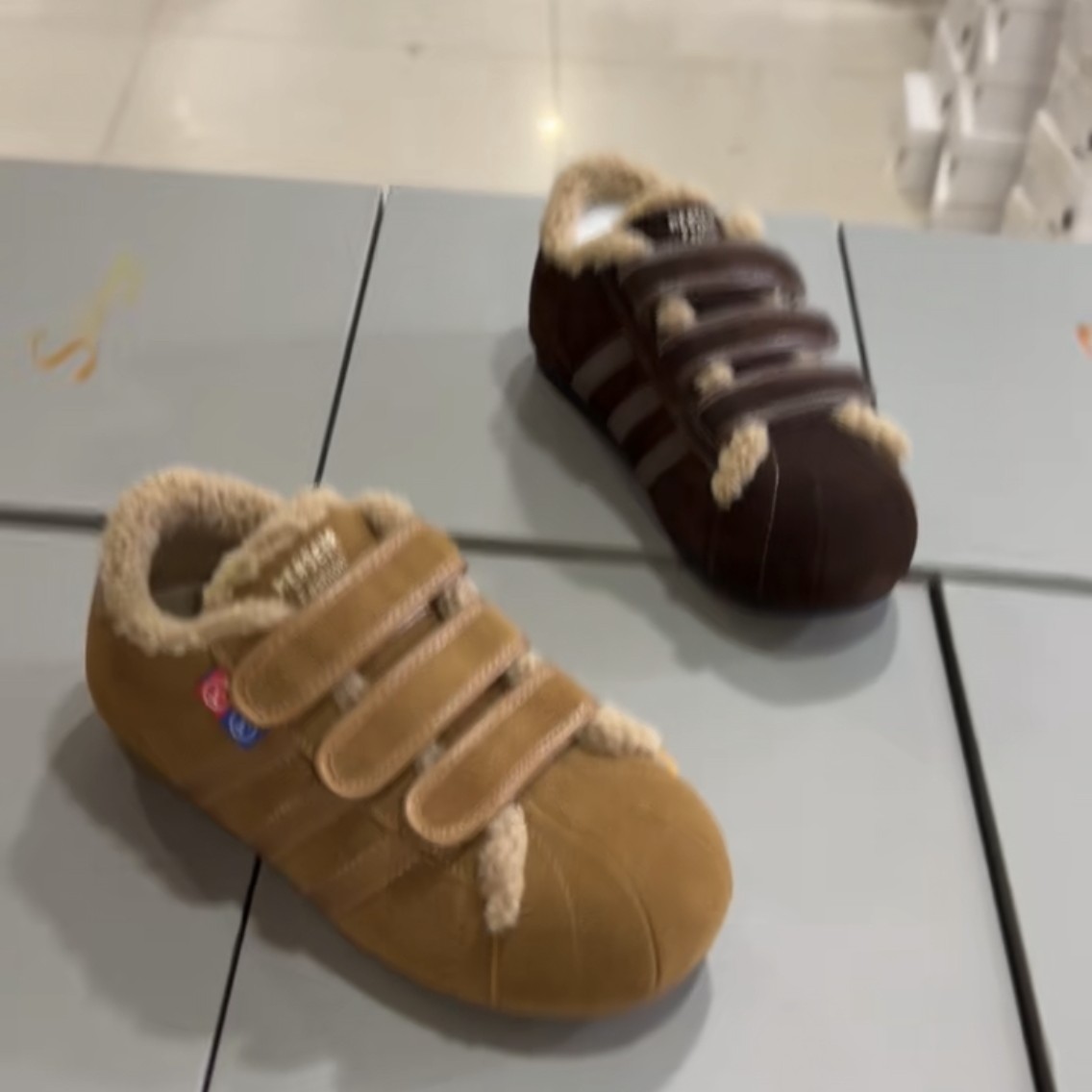 诗涵家 真皮圆头丑萌加绒板鞋1960