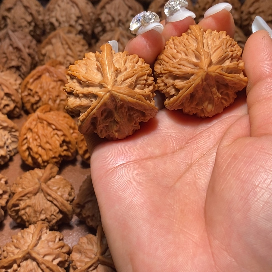 强***手串文玩核桃文山文玩核桃手把件