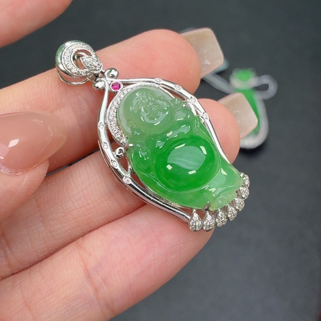 翡翠18K金镶嵌颈饰