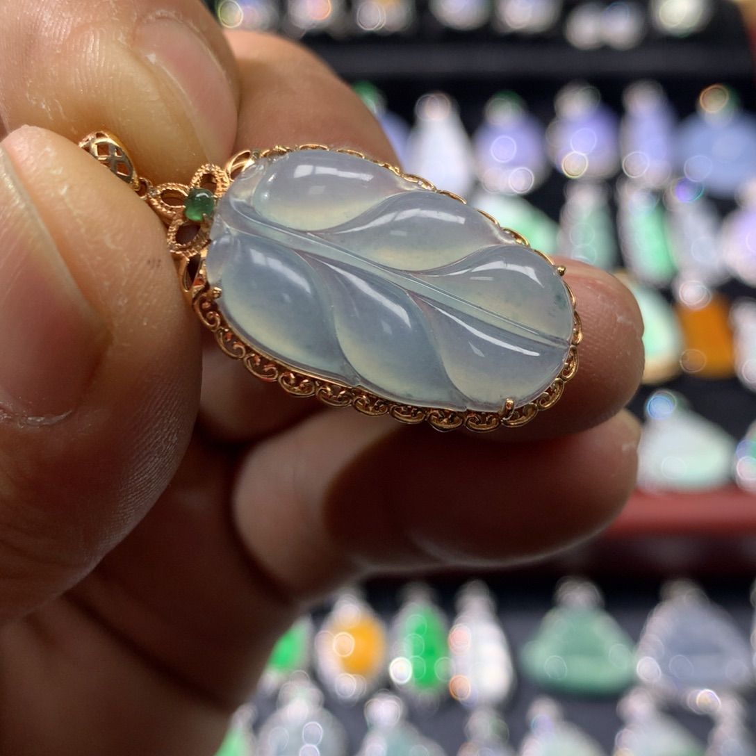 翡翠18K金镶嵌颈饰