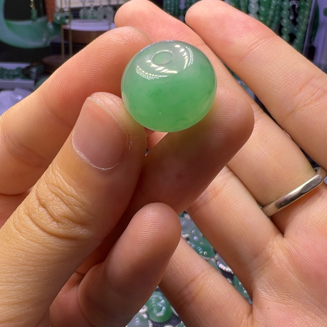 石英质玉（非洲翠）未镶嵌颈饰