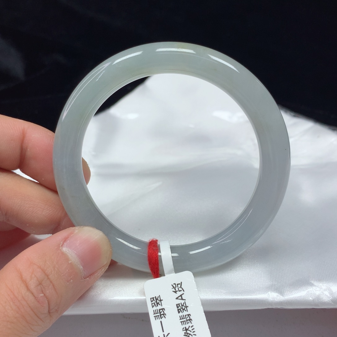 翡翠手镯（圆镯）未镶嵌52.5