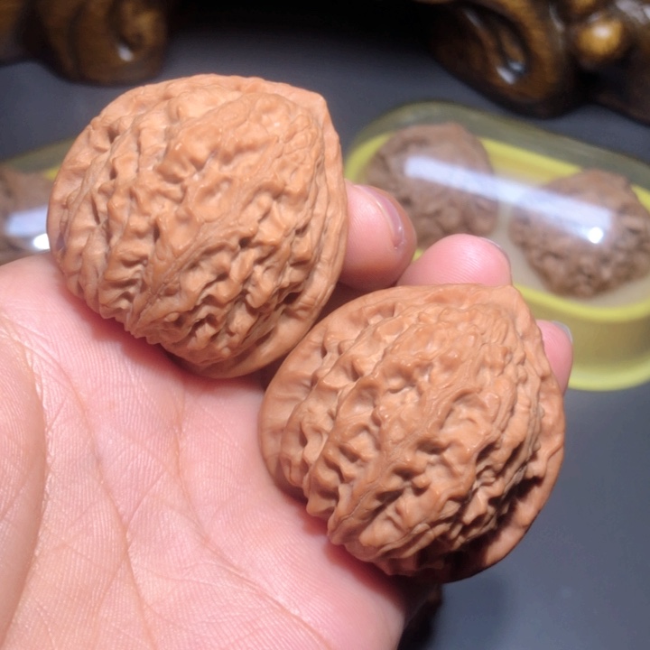 文玩核桃把件40金牛