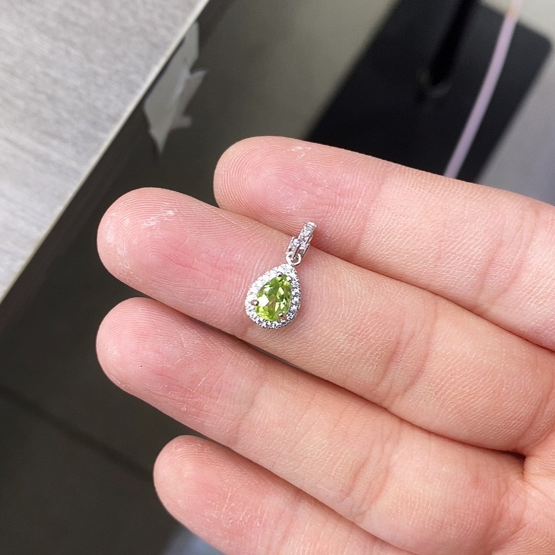 橄榄石颈饰银S925镶嵌
