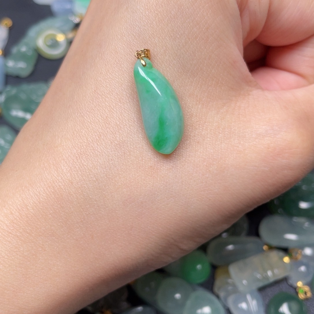 翡翠颈饰18K金镶嵌翡翠