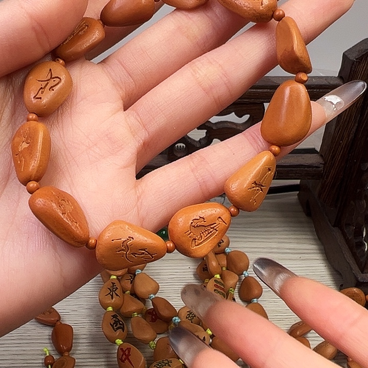 木质类十二生肖松子手串