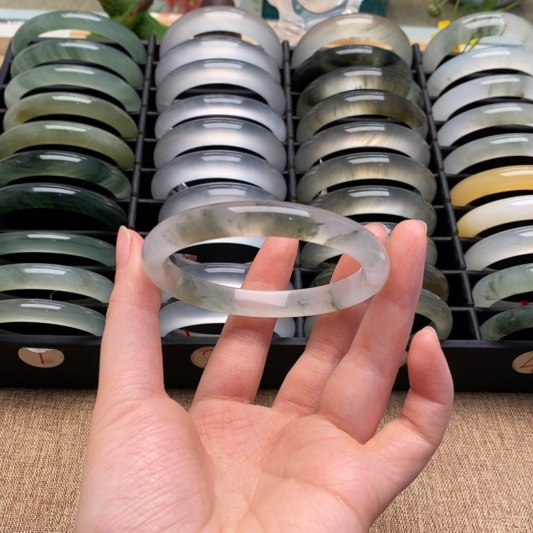 未镶嵌手镯石英质玉