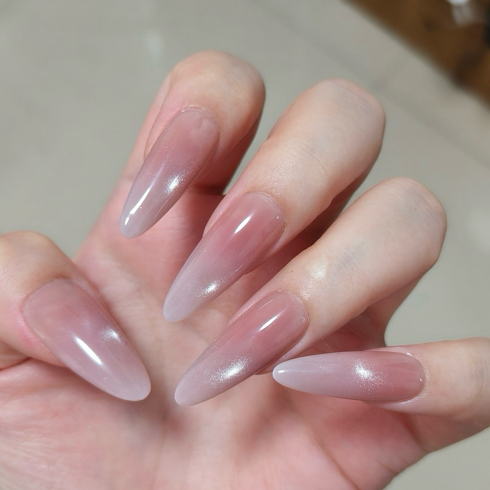 白色渐变 琉璃苣 纯手工白色腮红渐变穿戴美甲贴片