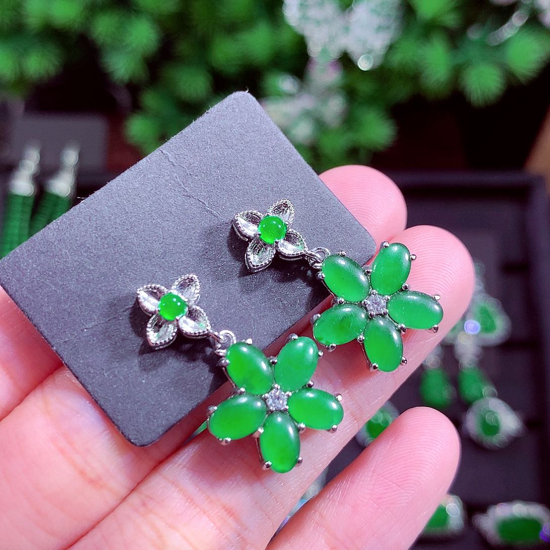 颈饰未镶嵌翡翠天然