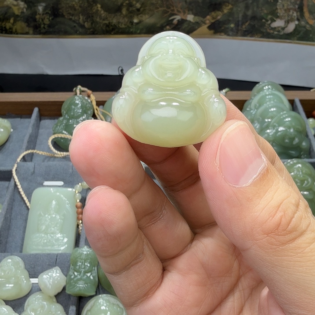 和田玉未镶嵌颈饰30mm佛公特价款亏本