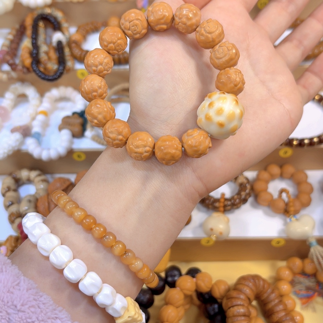 吊坠星月菩提全品猴头小羊手串