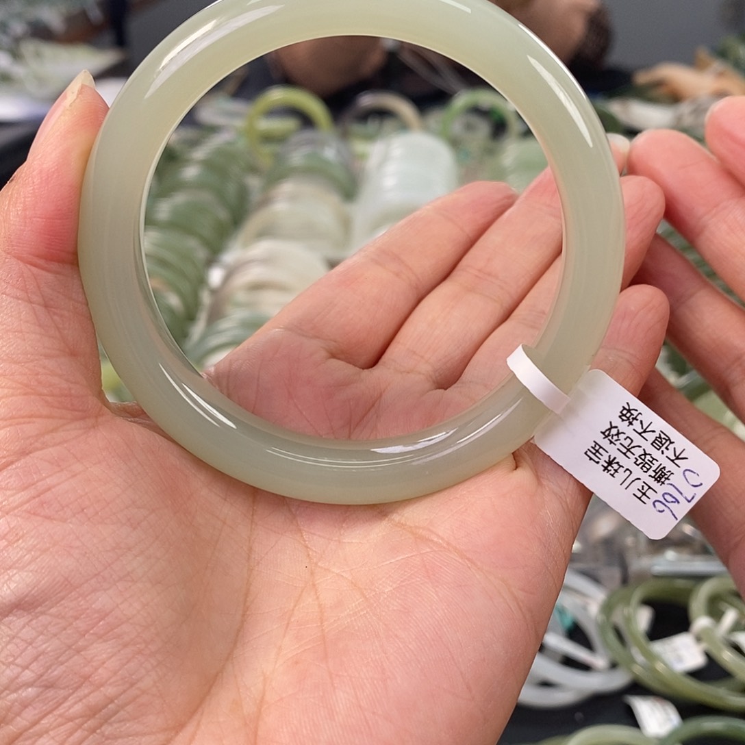 和田玉和田玉手镯60未镶嵌阳****✘