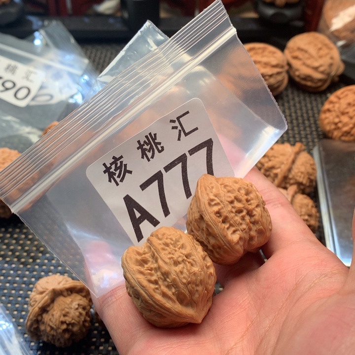 吊坠文玩核桃招财公子