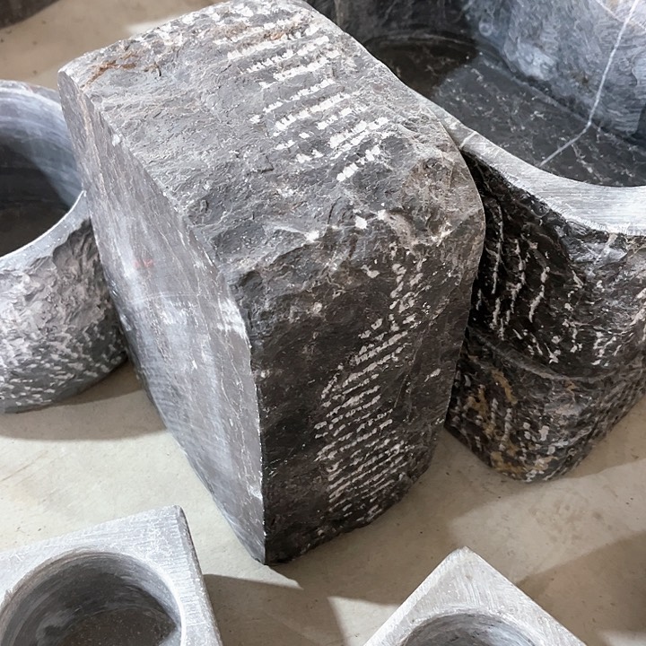 灰姑娘食材和贵州青石打造而