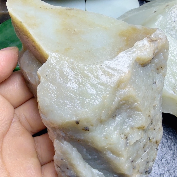 和田玉（糖玉）未镶嵌珠宝奇石