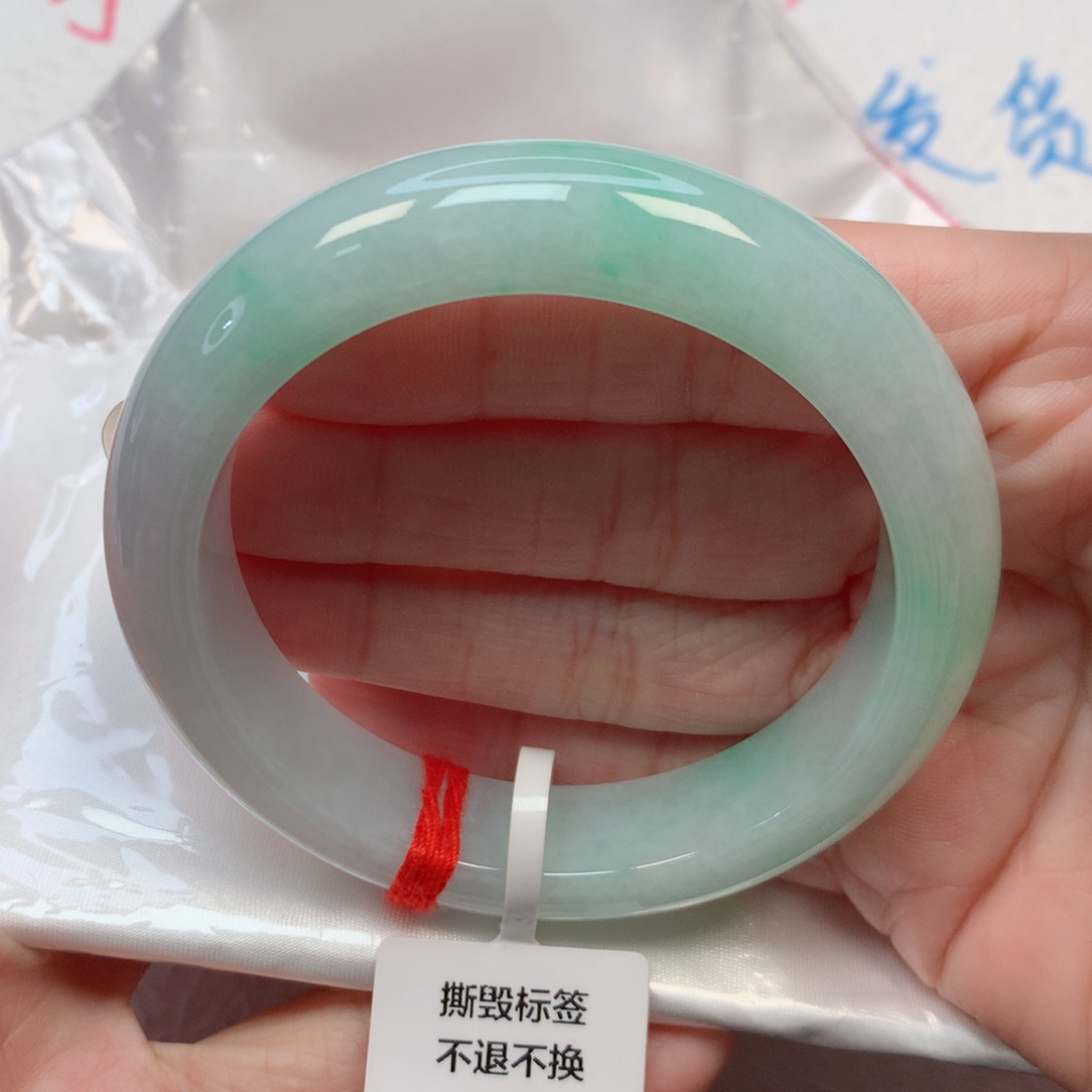 翡翠手镯未镶嵌56圈 淡晴底