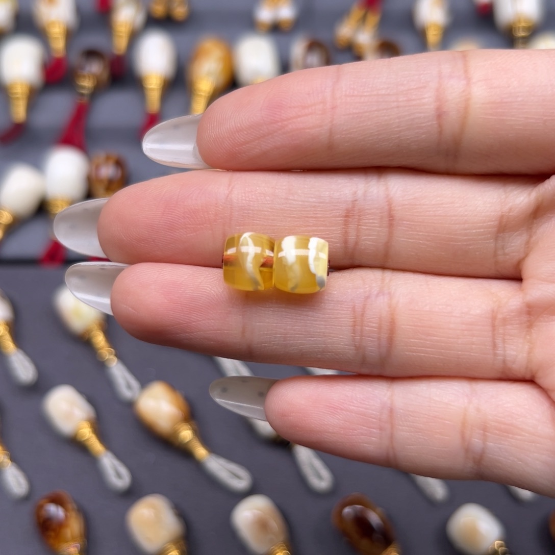 琥珀未镶嵌裸石8.1mm