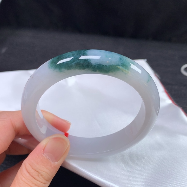 翡翠未镶嵌手镯  