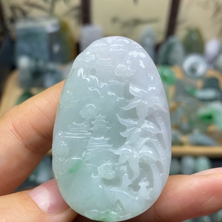 翡翠未镶嵌颈饰山水