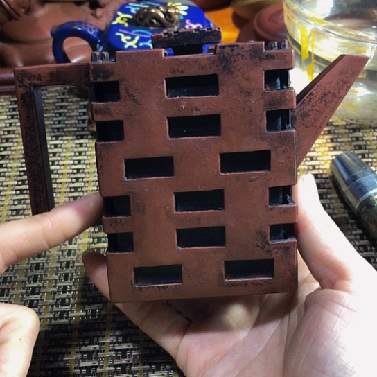 紫砂茶壶原矿泥料手工制作紫砂壶。