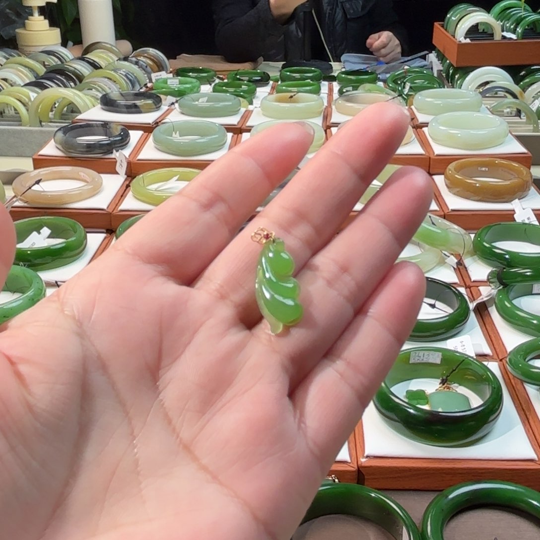 和田玉吊坠(赠链)18K金镶嵌